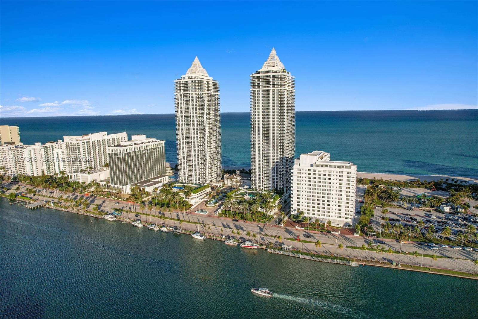 4779 Collins Ave 1007