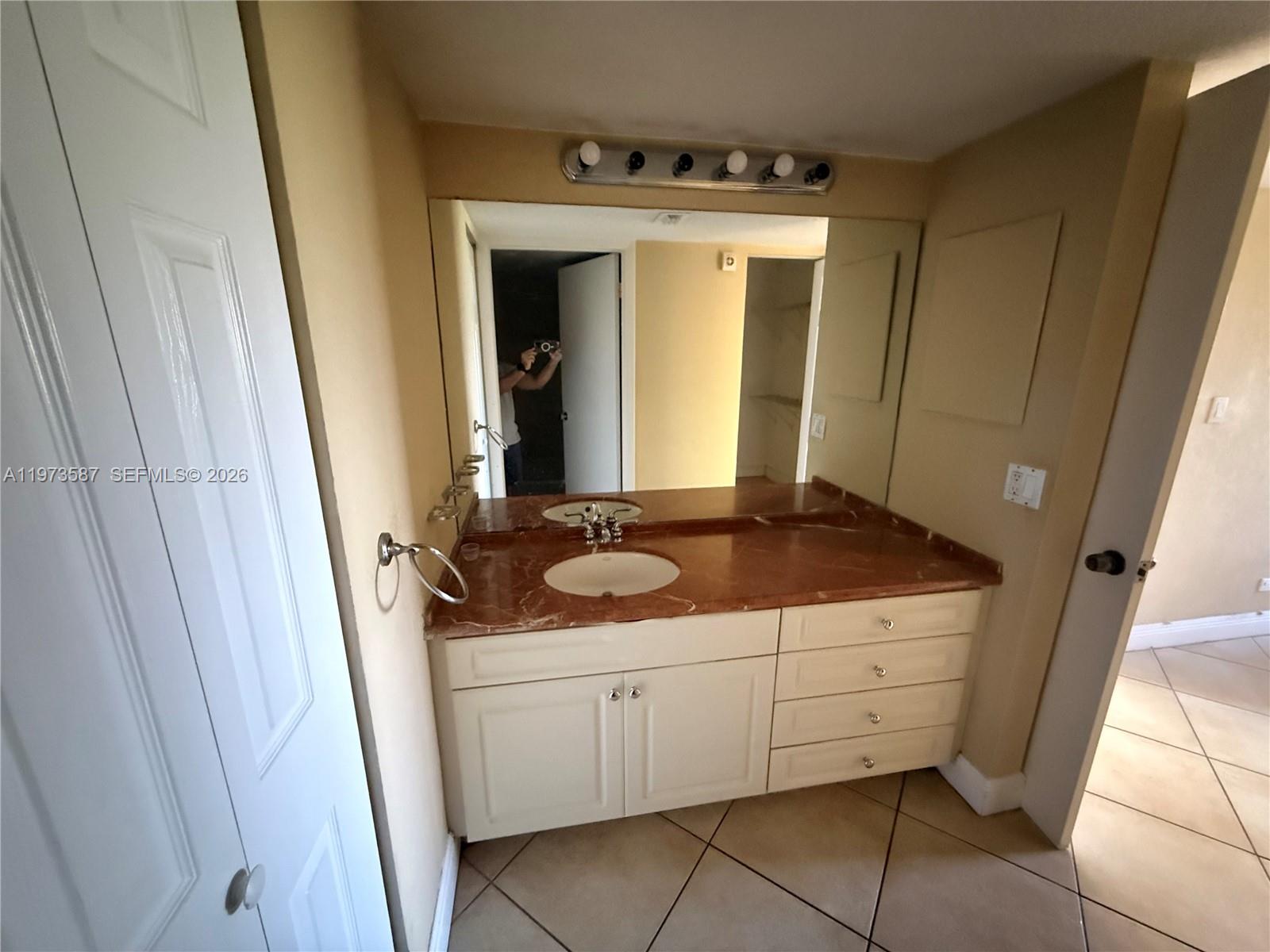 SEC 44 ATRIUMS AT SNAPPER - Residential