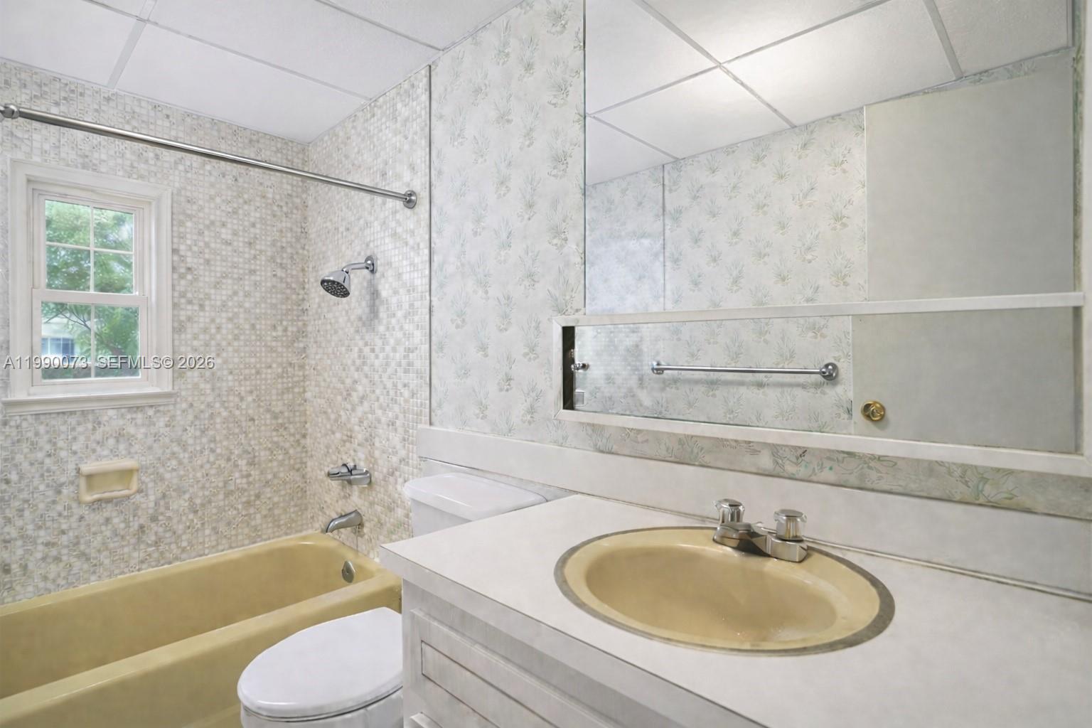 WINDWARD CONDO - Residential