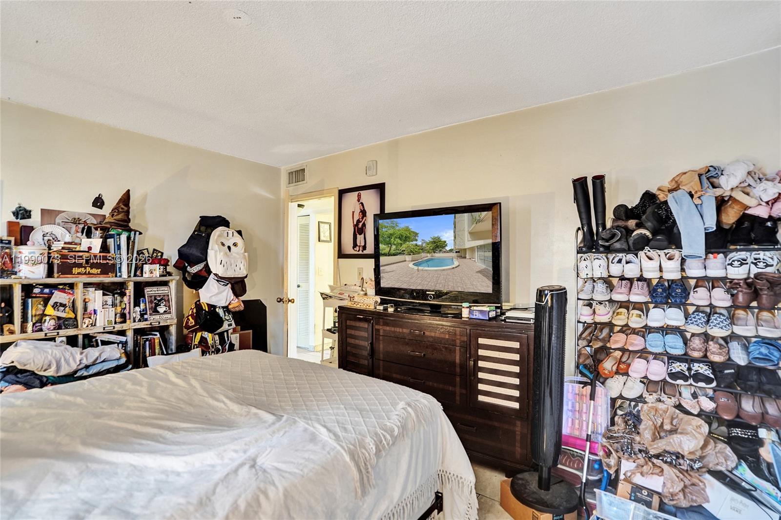 WINDWARD CONDO - Residential