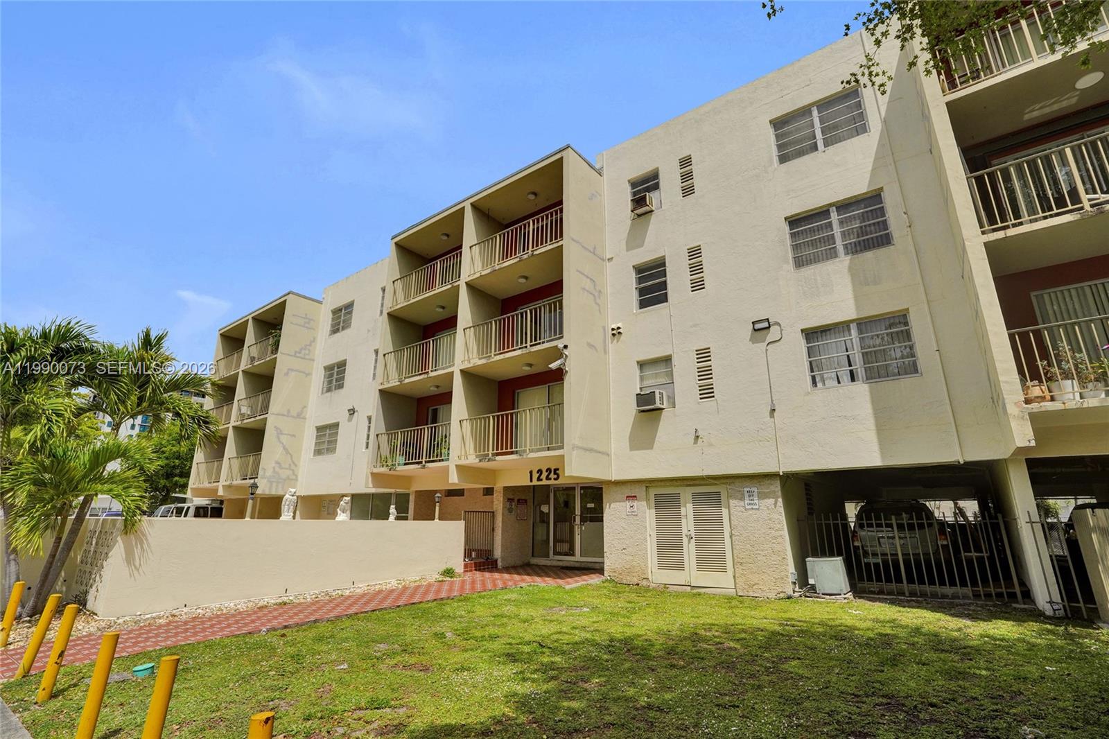 WINDWARD CONDO - Residential