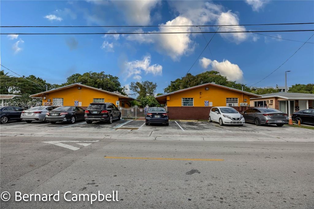 Photo of 129 SE 5th St #1-4, Hallandale Beach, FL 33009 (MLS # A11949738)