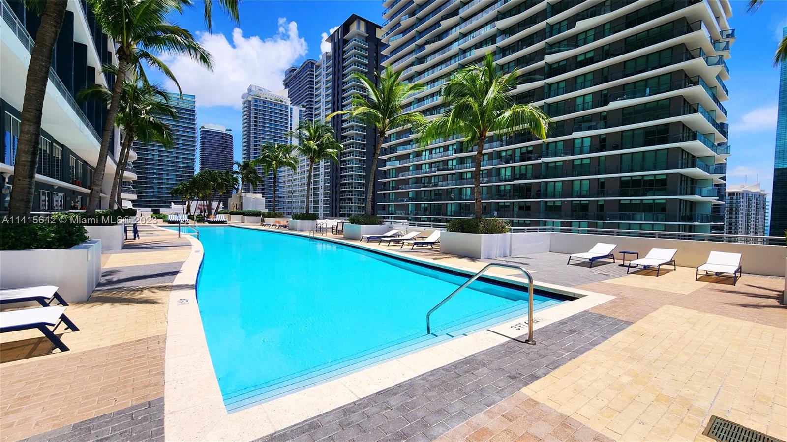 Marvelous 1 Bed 1.5 Bath Brickell Two-story Loft style unit with pool and city views. Open balcony overseeing the pool area, Bedroom upstairs, Tile floors, granite countertops, stainless steel appliances, washer & dryer inside unit. State of the art Amenities; Fitness Center & Spa, valet parking. clubhouse, pool. A Must See!