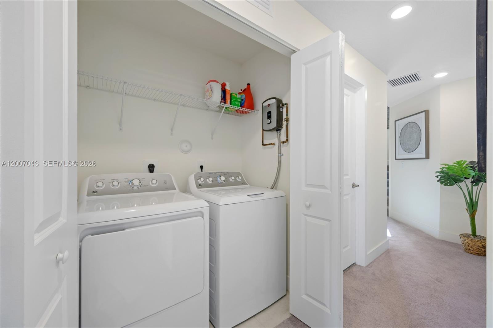 DOWNTOWN DORAL SOUTH PHAS - Residential