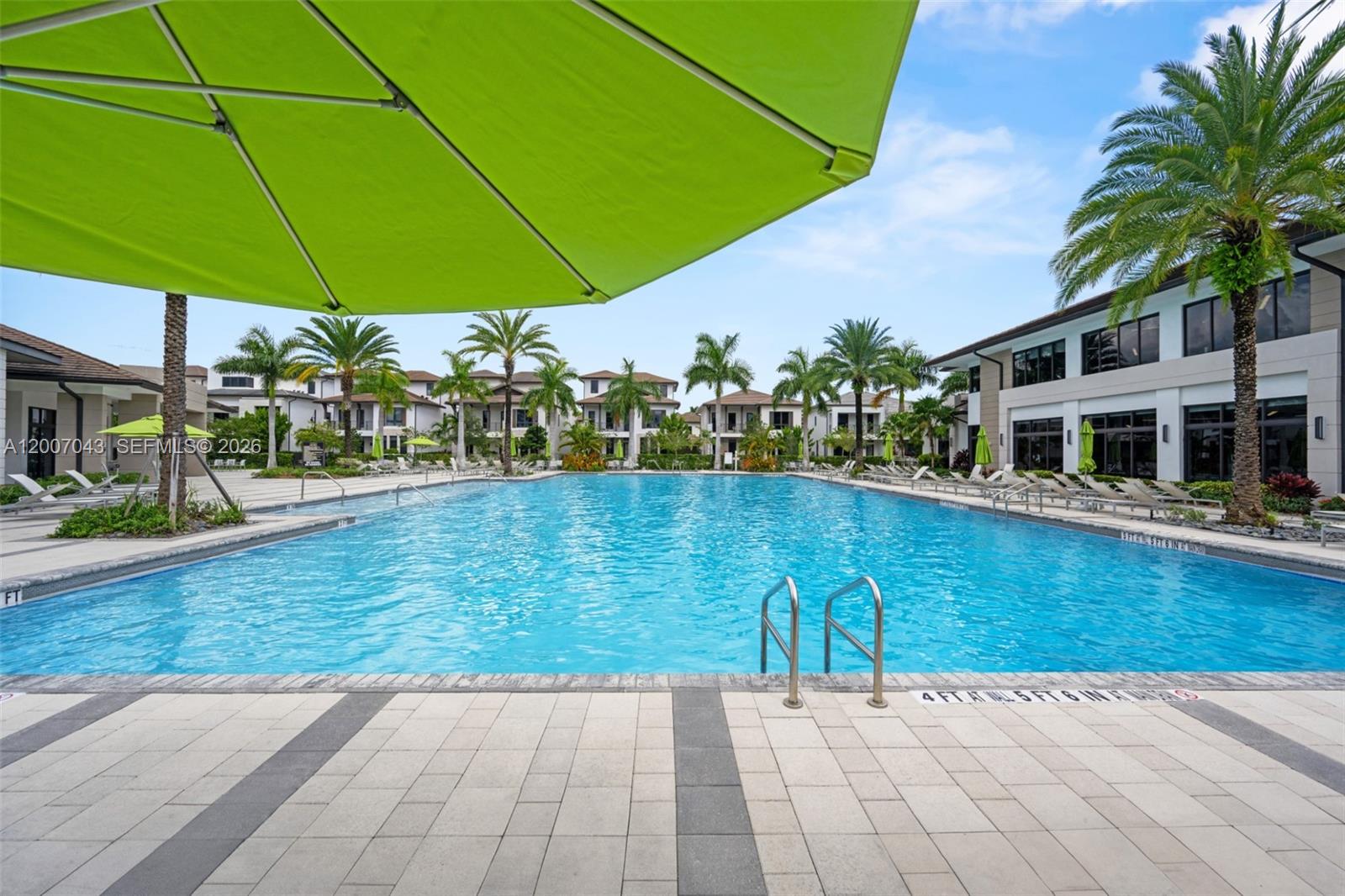 DOWNTOWN DORAL SOUTH PHAS - Residential