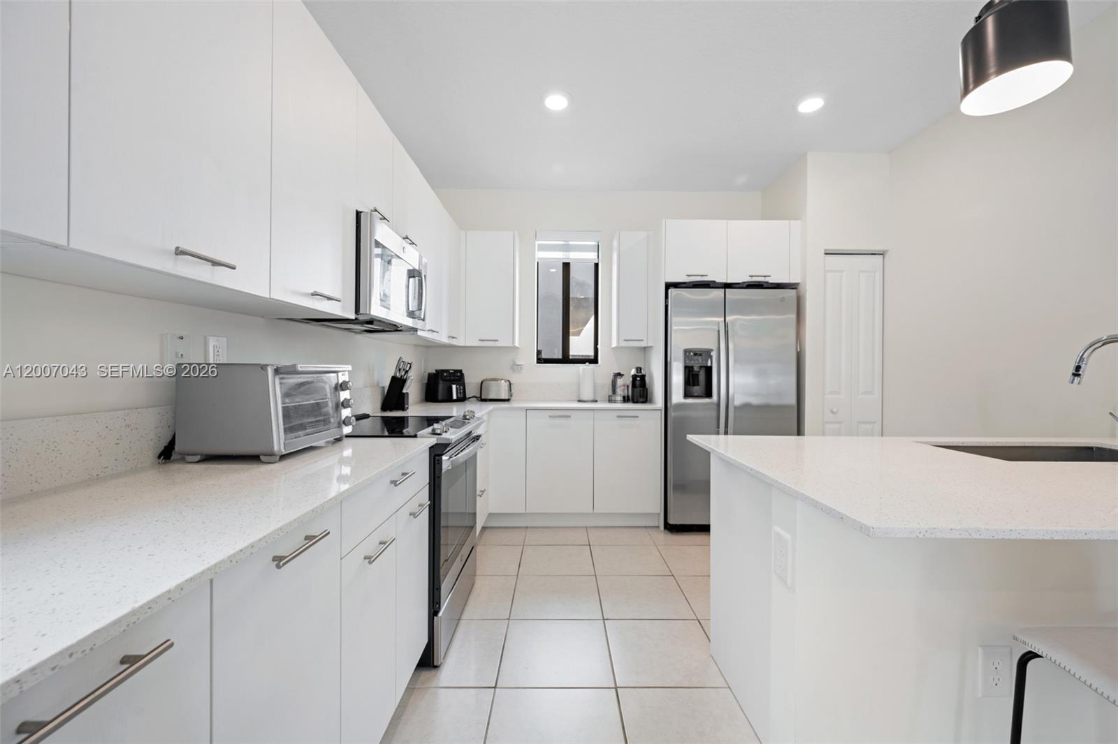 DOWNTOWN DORAL SOUTH PHAS - Residential