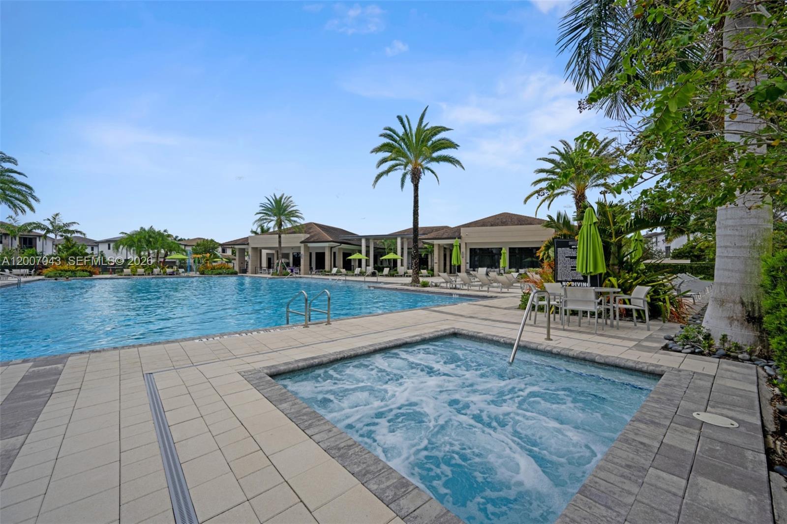 DOWNTOWN DORAL SOUTH PHAS - Residential