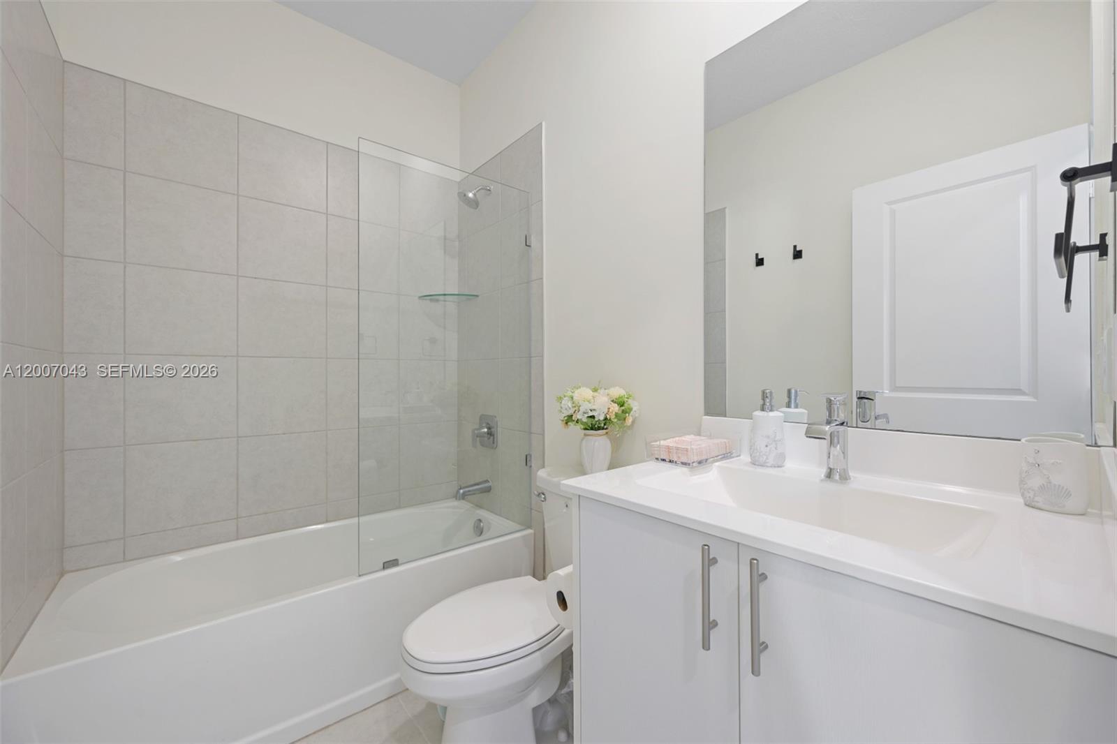 DOWNTOWN DORAL SOUTH PHAS - Residential