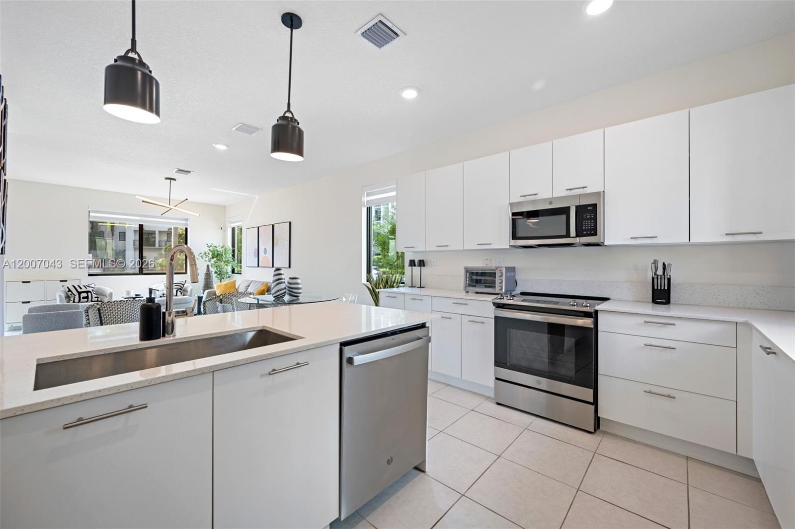 DOWNTOWN DORAL SOUTH PHAS - Residential