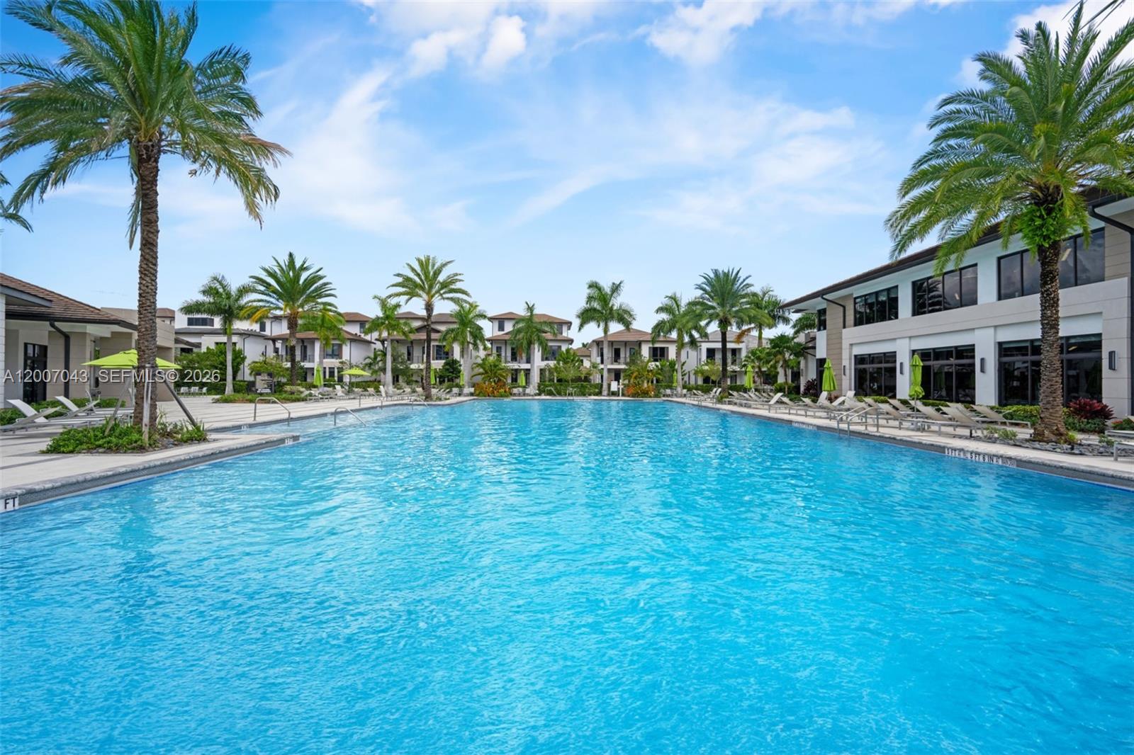 DOWNTOWN DORAL SOUTH PHAS - Residential