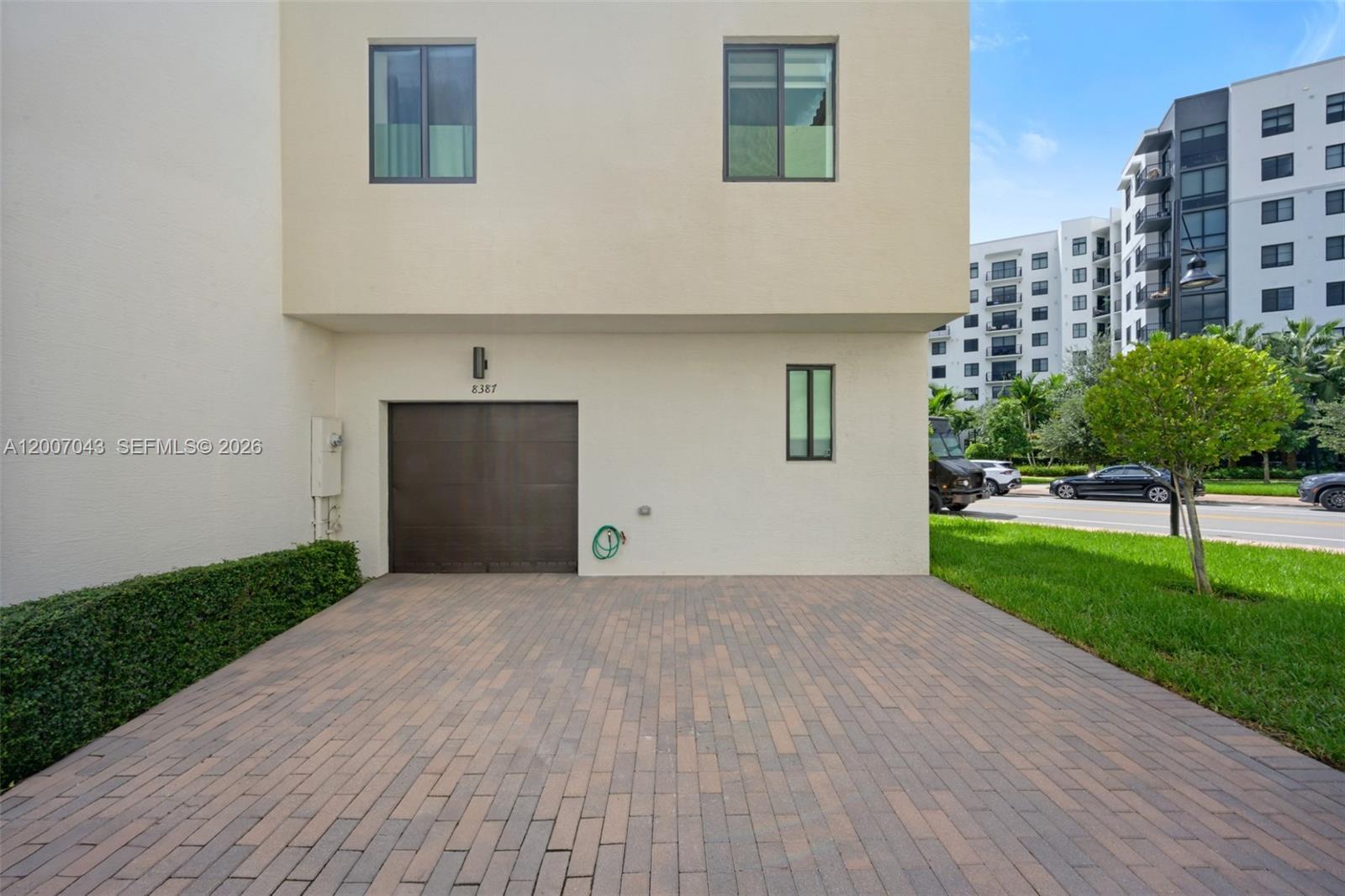 DOWNTOWN DORAL SOUTH PHAS - Residential
