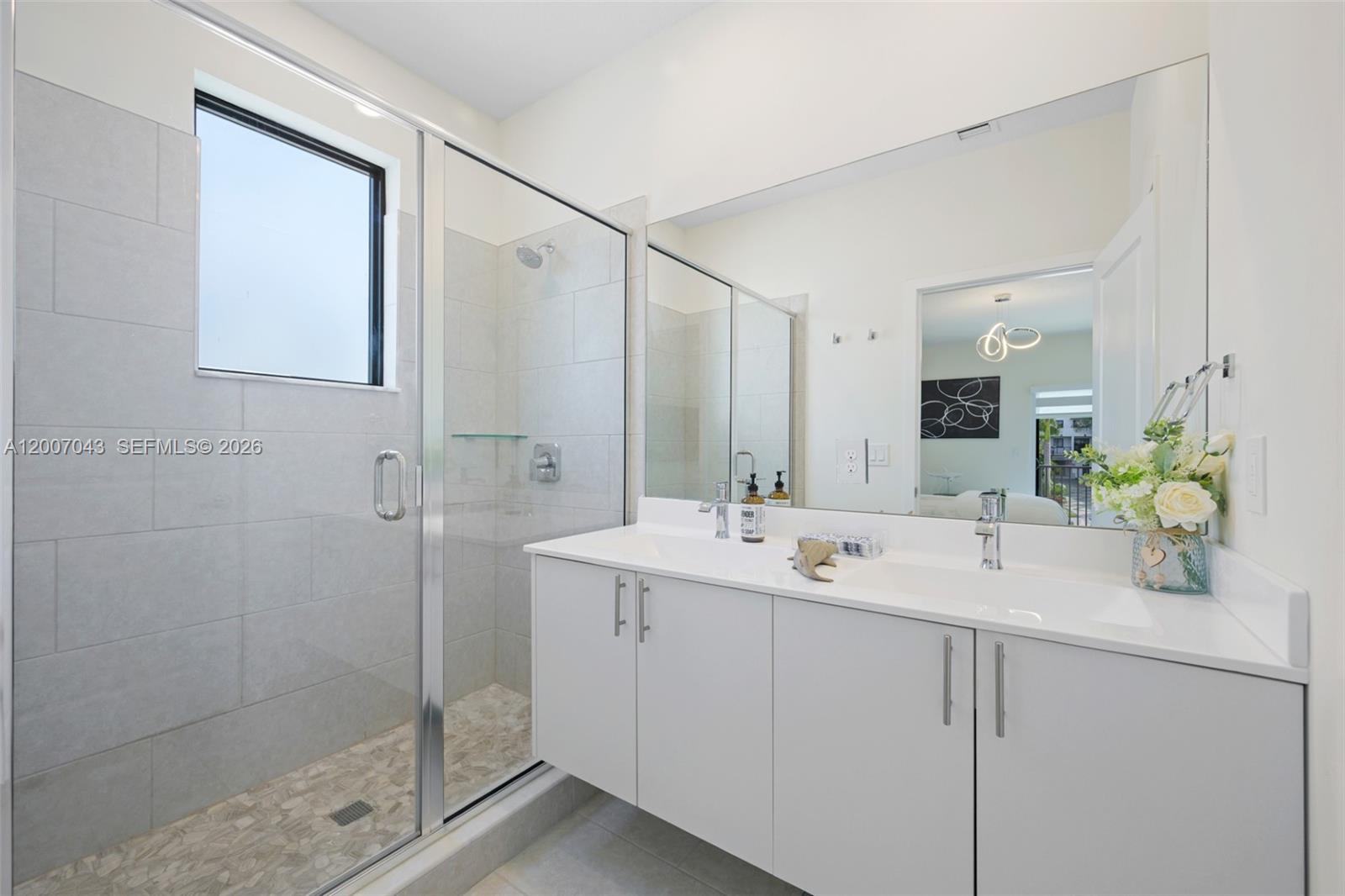 DOWNTOWN DORAL SOUTH PHAS - Residential