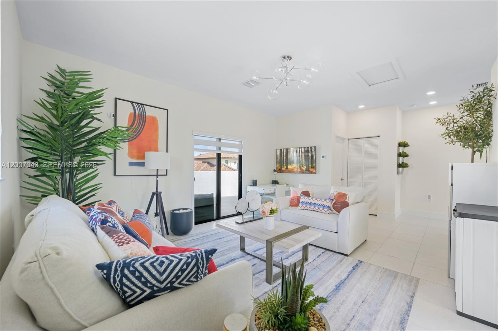 DOWNTOWN DORAL SOUTH PHAS - Residential