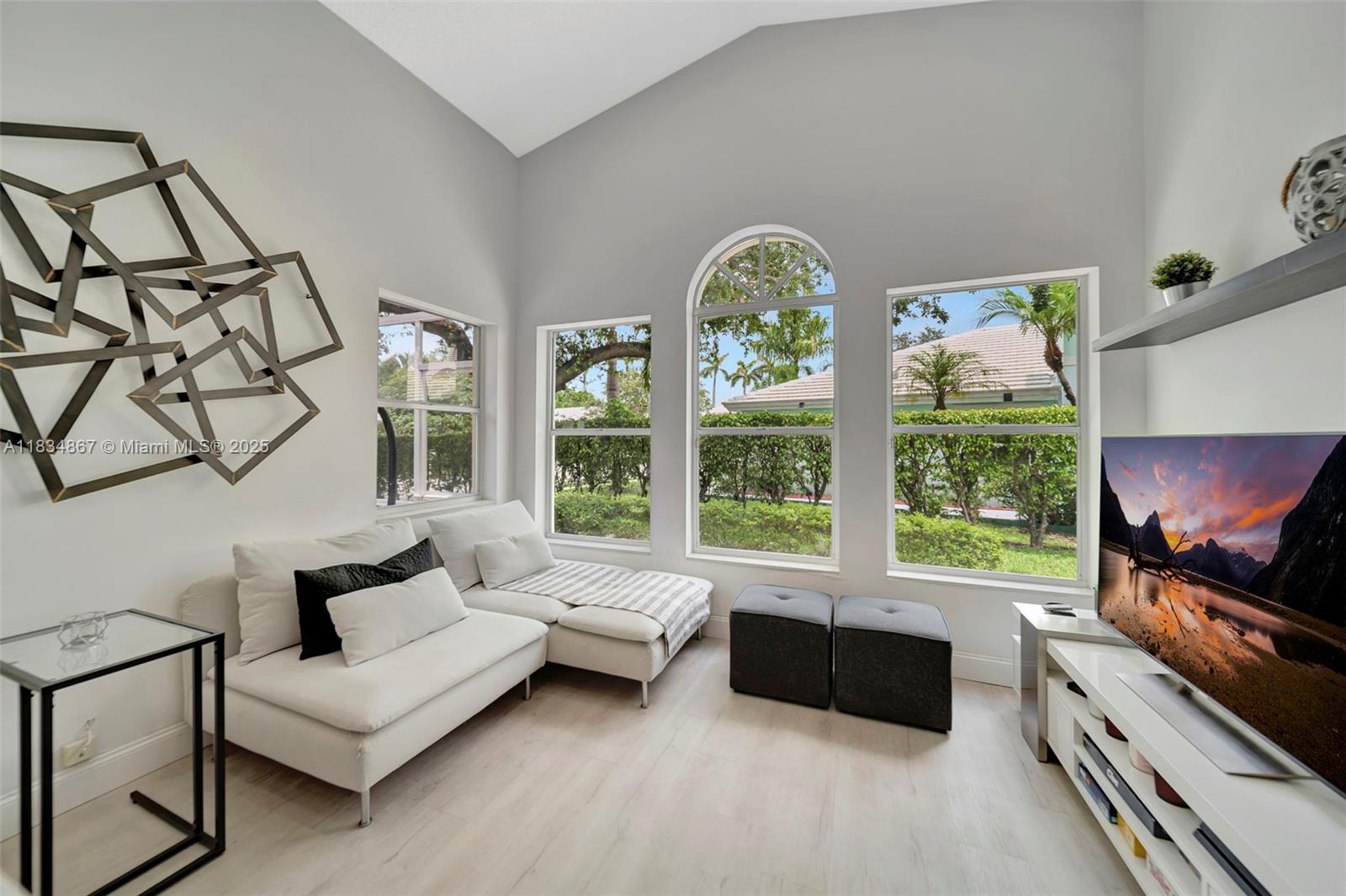 15281 Wilshire Ct
