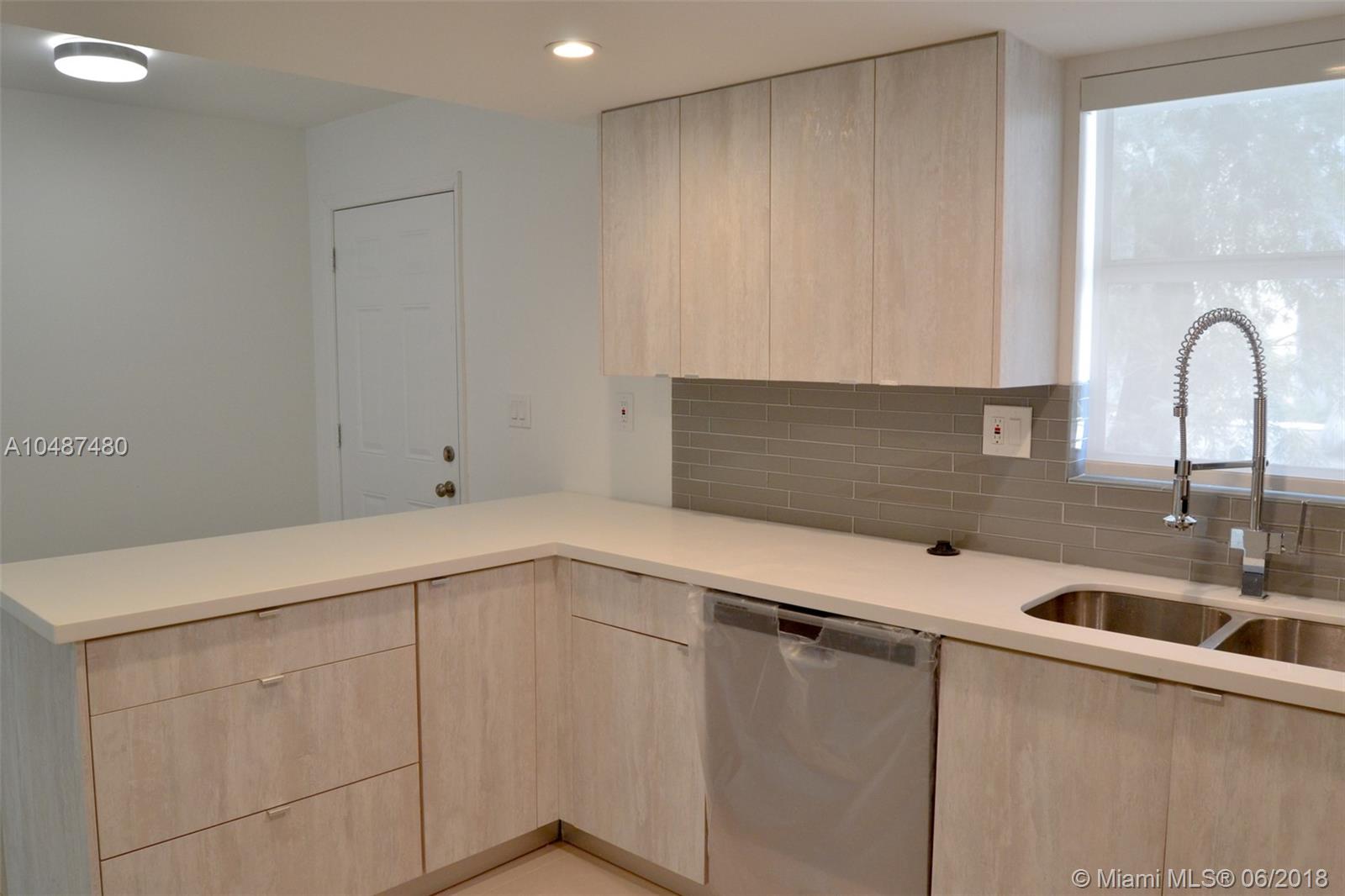 THE BEACH CLUB FONTAINEBLE - Residential