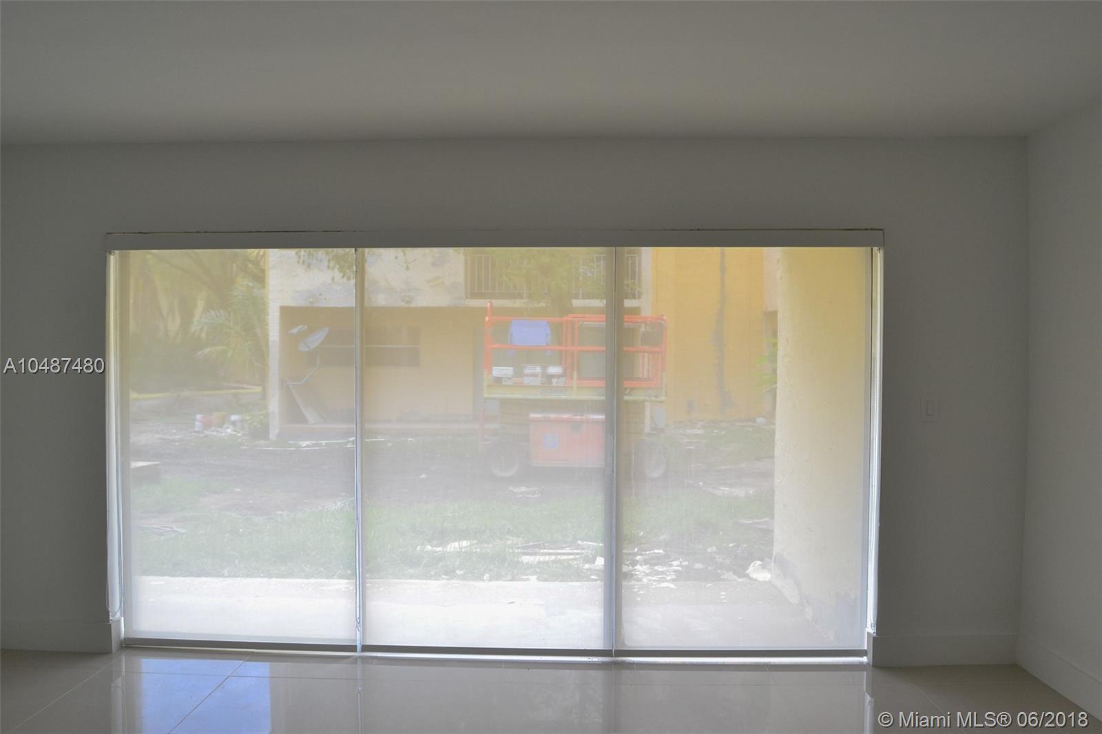 THE BEACH CLUB FONTAINEBLE - Residential