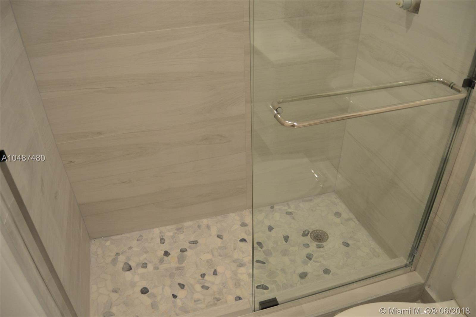 THE BEACH CLUB FONTAINEBLE - Residential