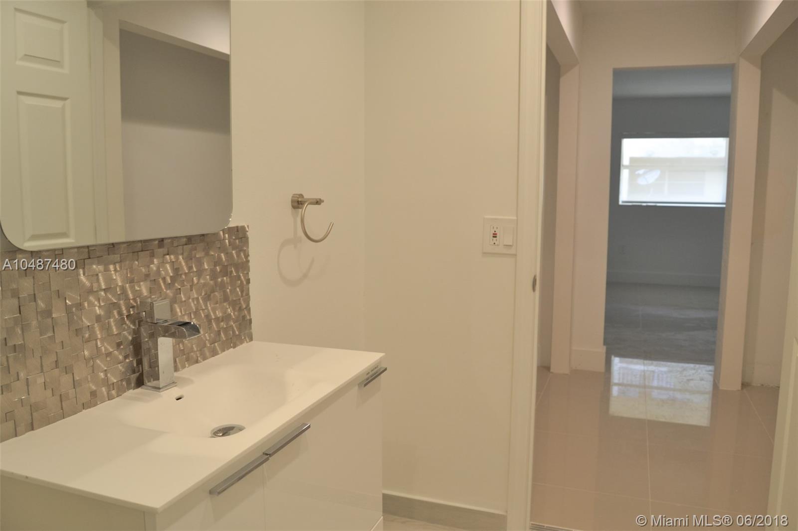 THE BEACH CLUB FONTAINEBLE - Residential