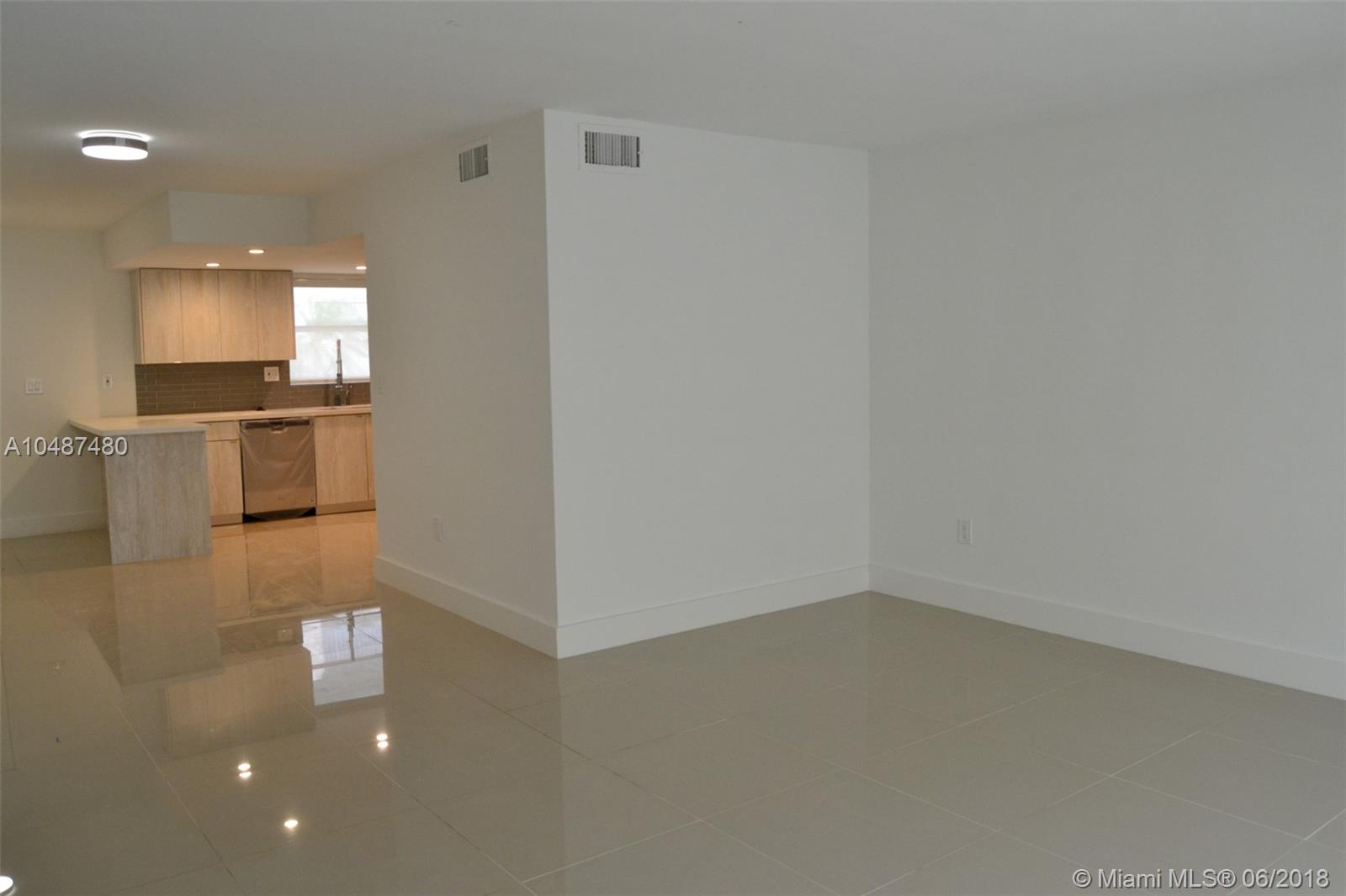 THE BEACH CLUB FONTAINEBLE - Residential