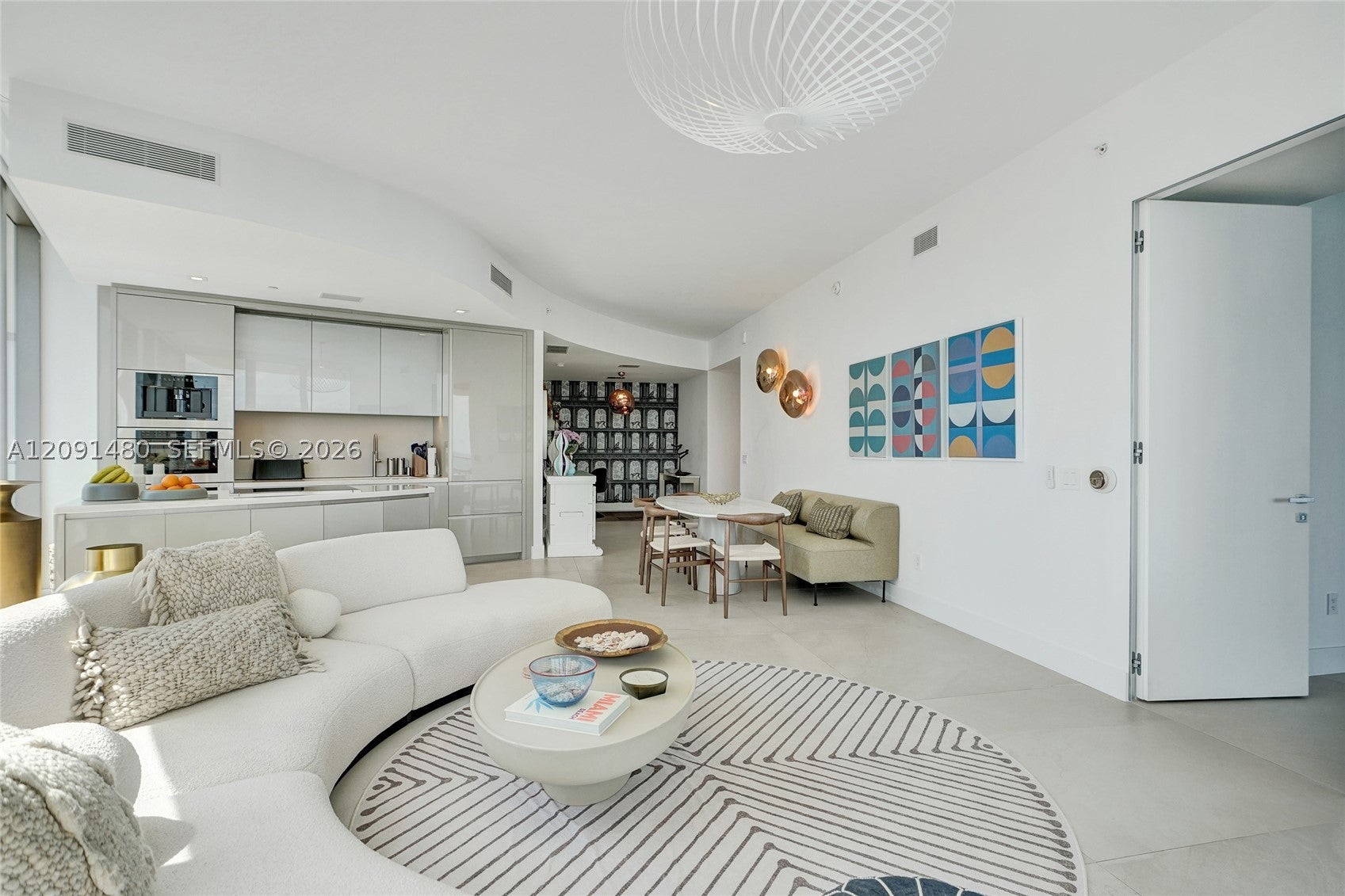 18975 Collins Ave 704