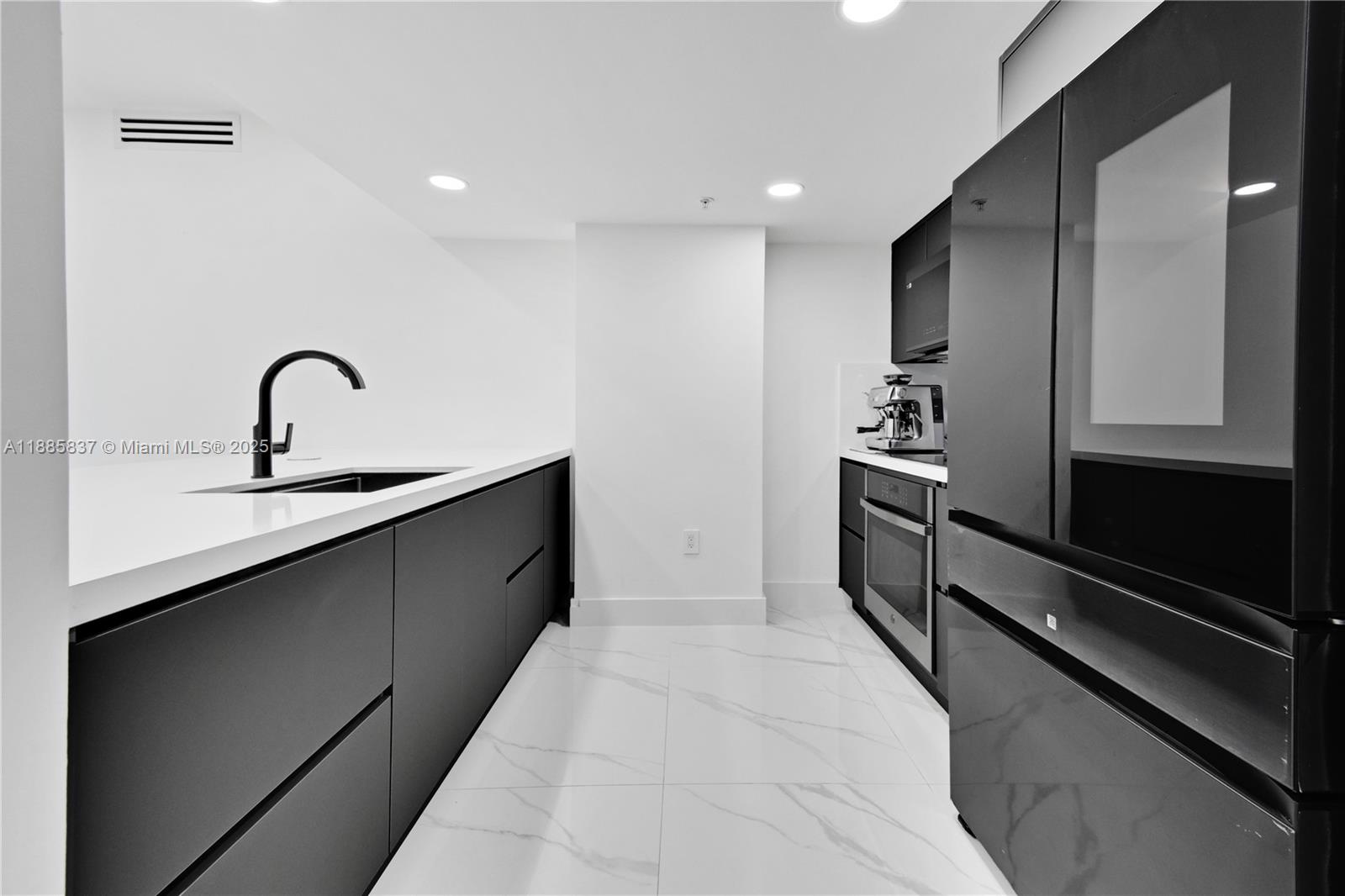 1800 CLUB CONDO - Residential
