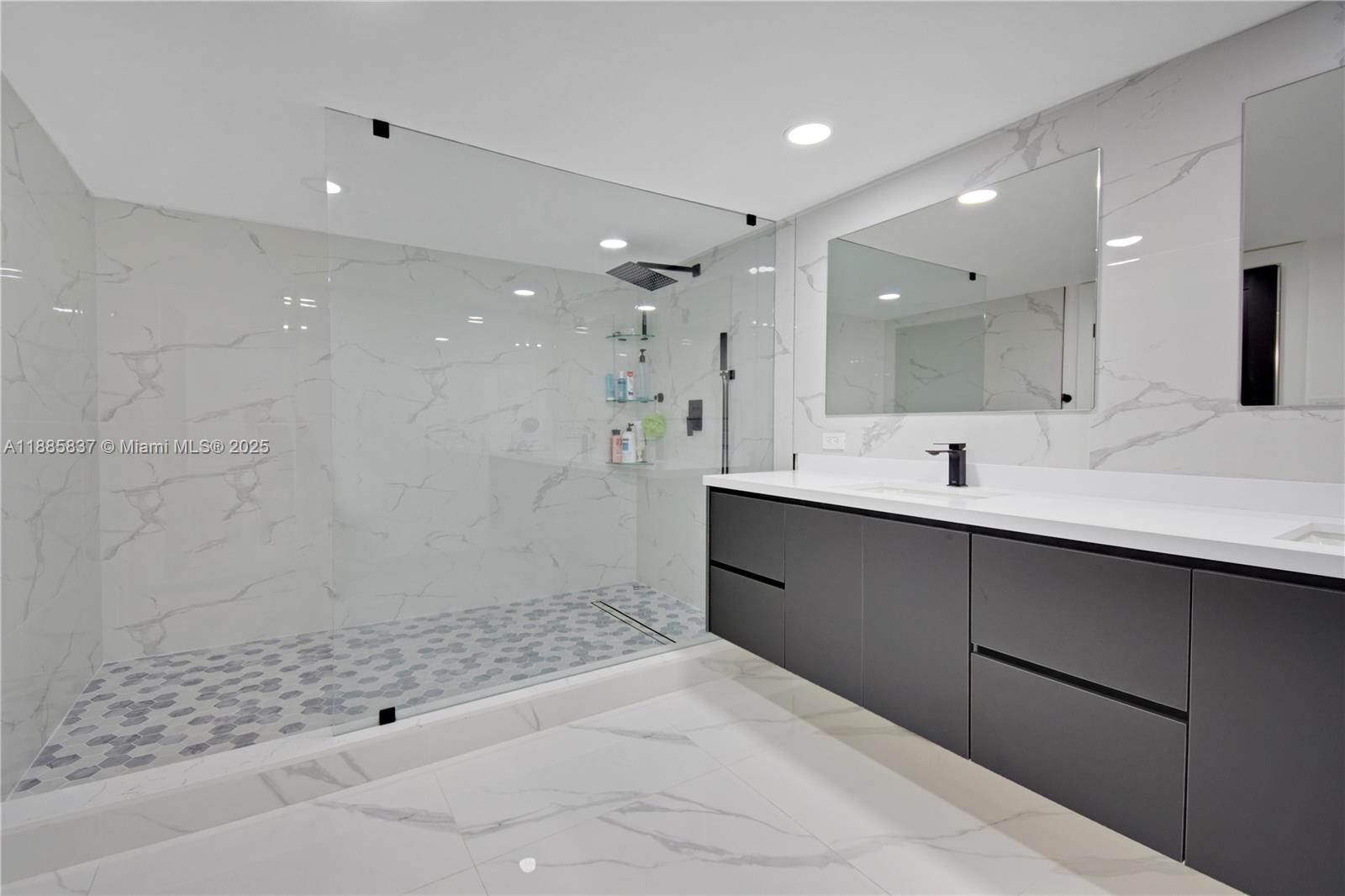 1800 CLUB CONDO - Residential
