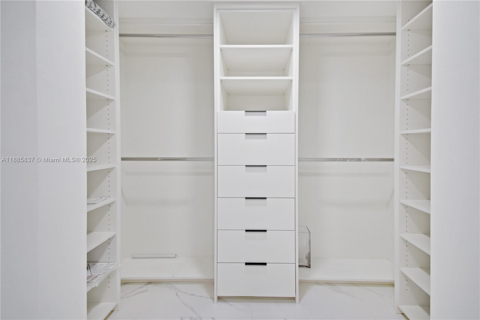 1800 CLUB CONDO - Residential