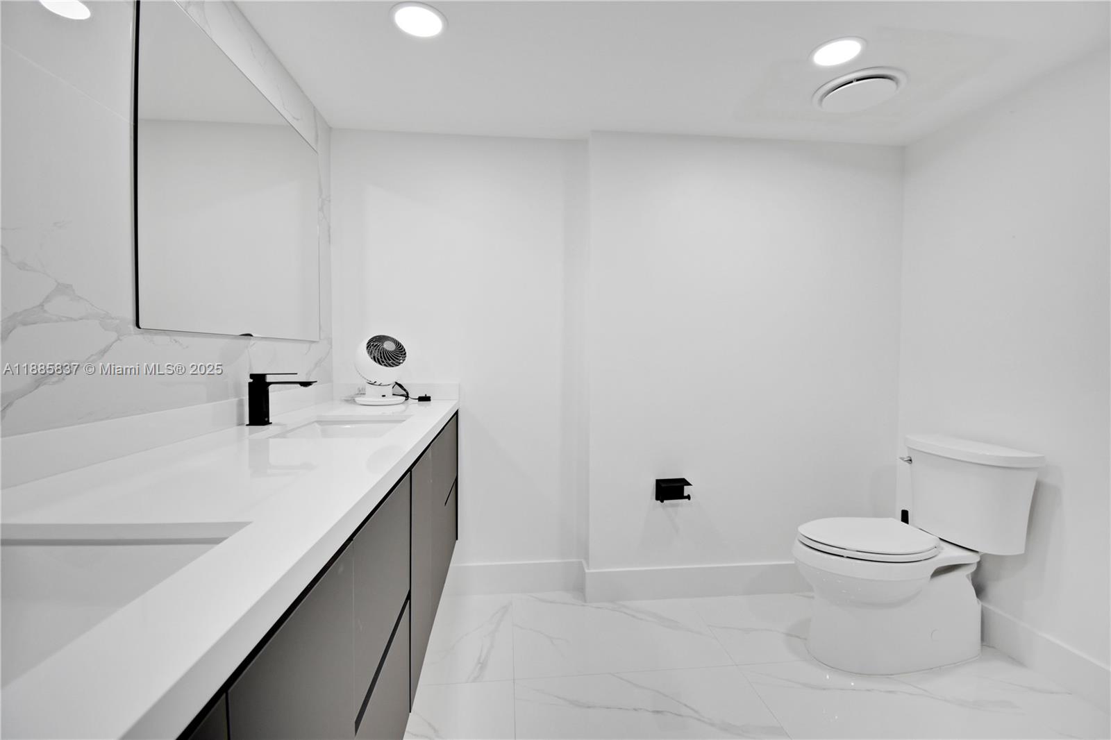 1800 CLUB CONDO - Residential