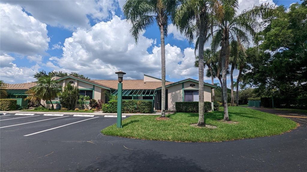 Photo of 460 Lakeview Dr #4, Weston, FL 33326 (MLS # A11995909)