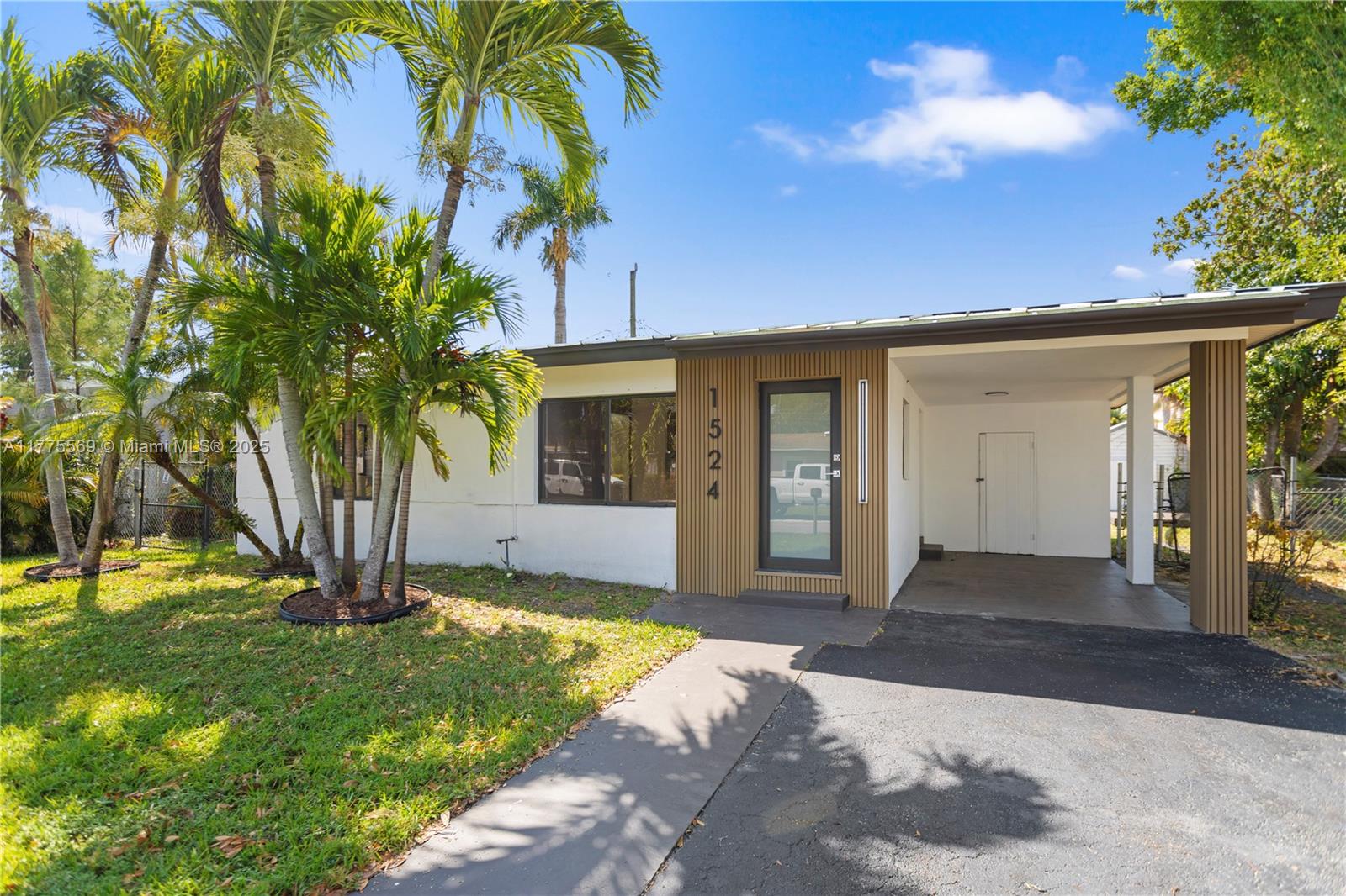 Property for Sale at 1524 Sw 32 Ct, Fort Lauderdale, Broward County, Florida - Bedrooms: 3 
Bathrooms: 2  - $579,000
