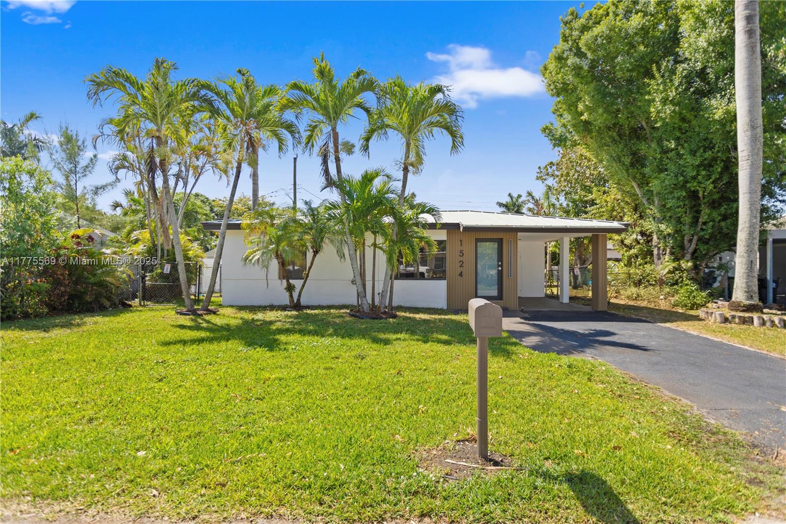 1524 SW 32 CT