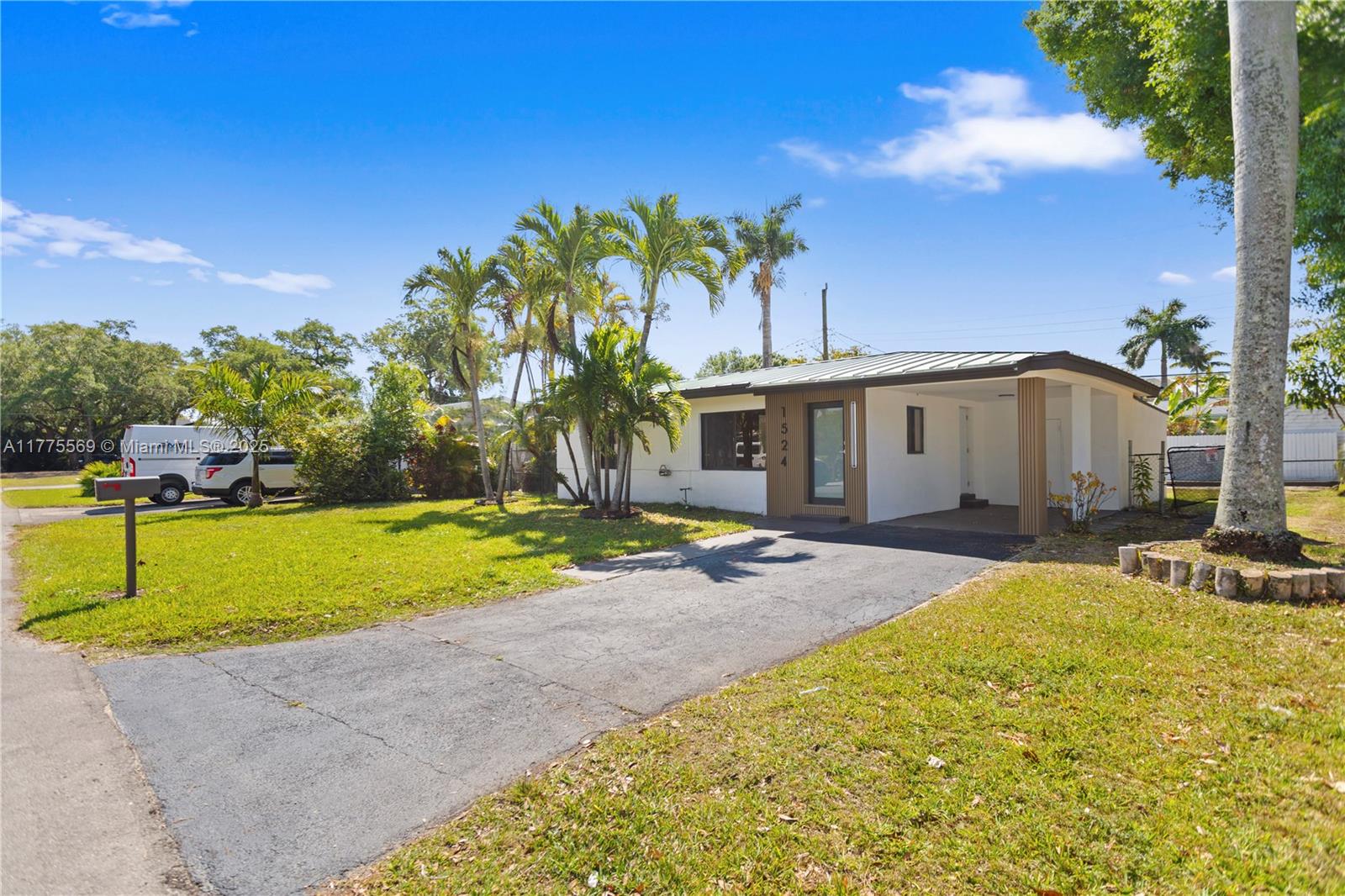 1524 SW 32 CT