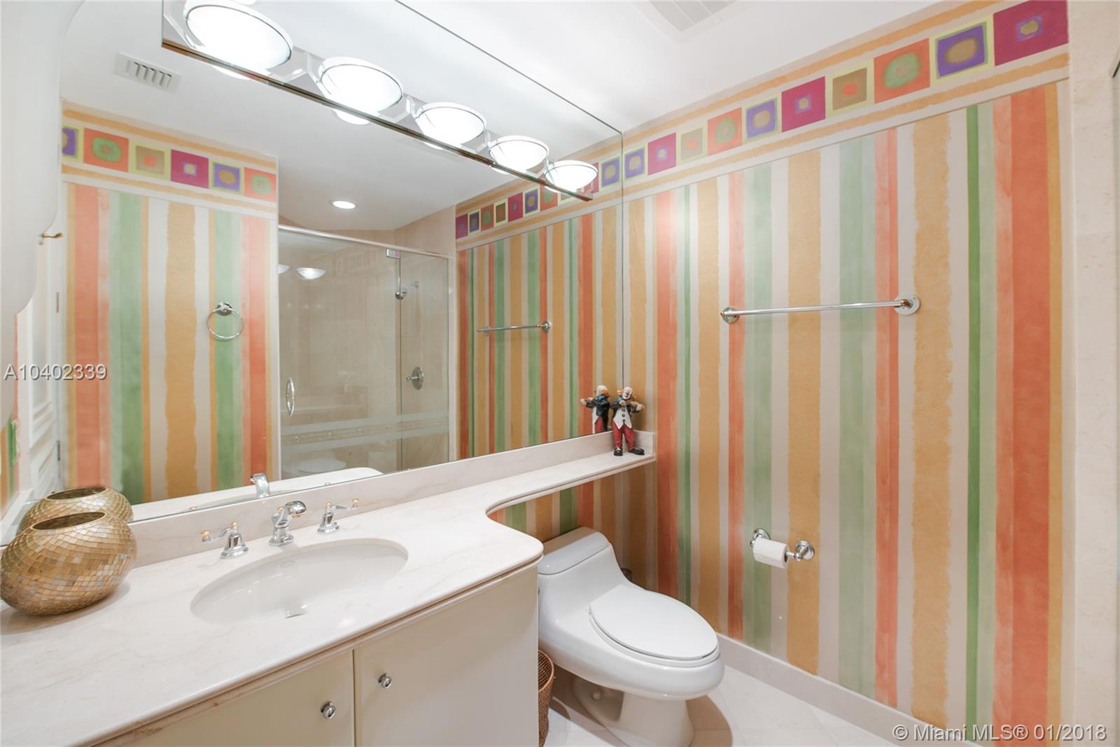 CONTINUUM ON SOUTH BEACH - Residential