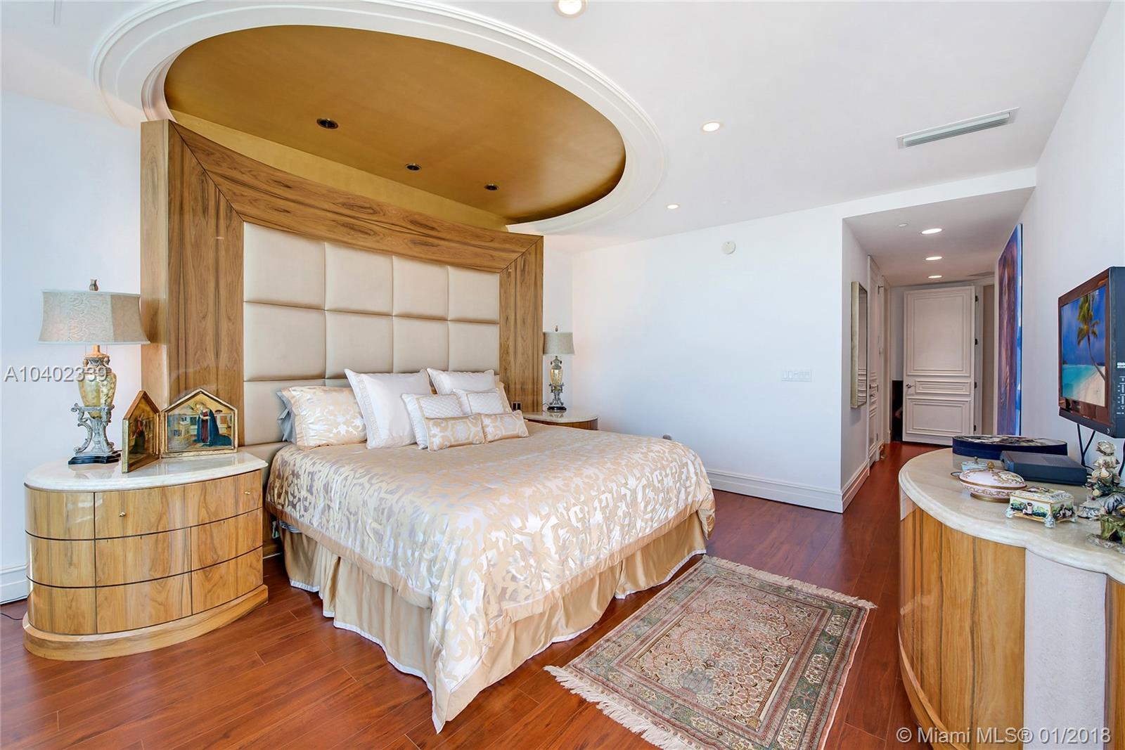 CONTINUUM ON SOUTH BEACH - Residential