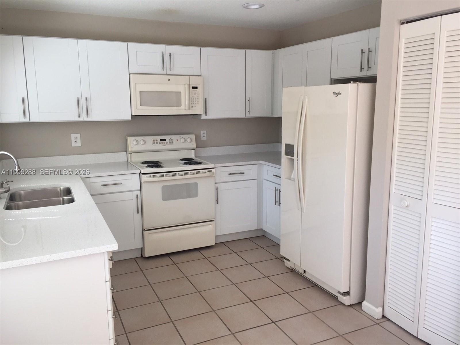 WEITZER HAMMOCKS HOMES SE - Residential Lease