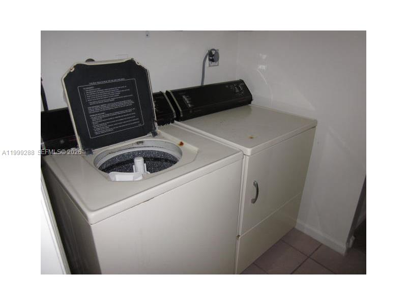 WEITZER HAMMOCKS HOMES SE - Residential Lease