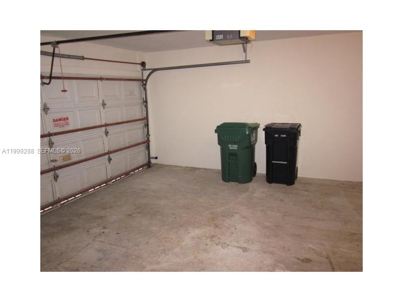 WEITZER HAMMOCKS HOMES SE - Residential Lease