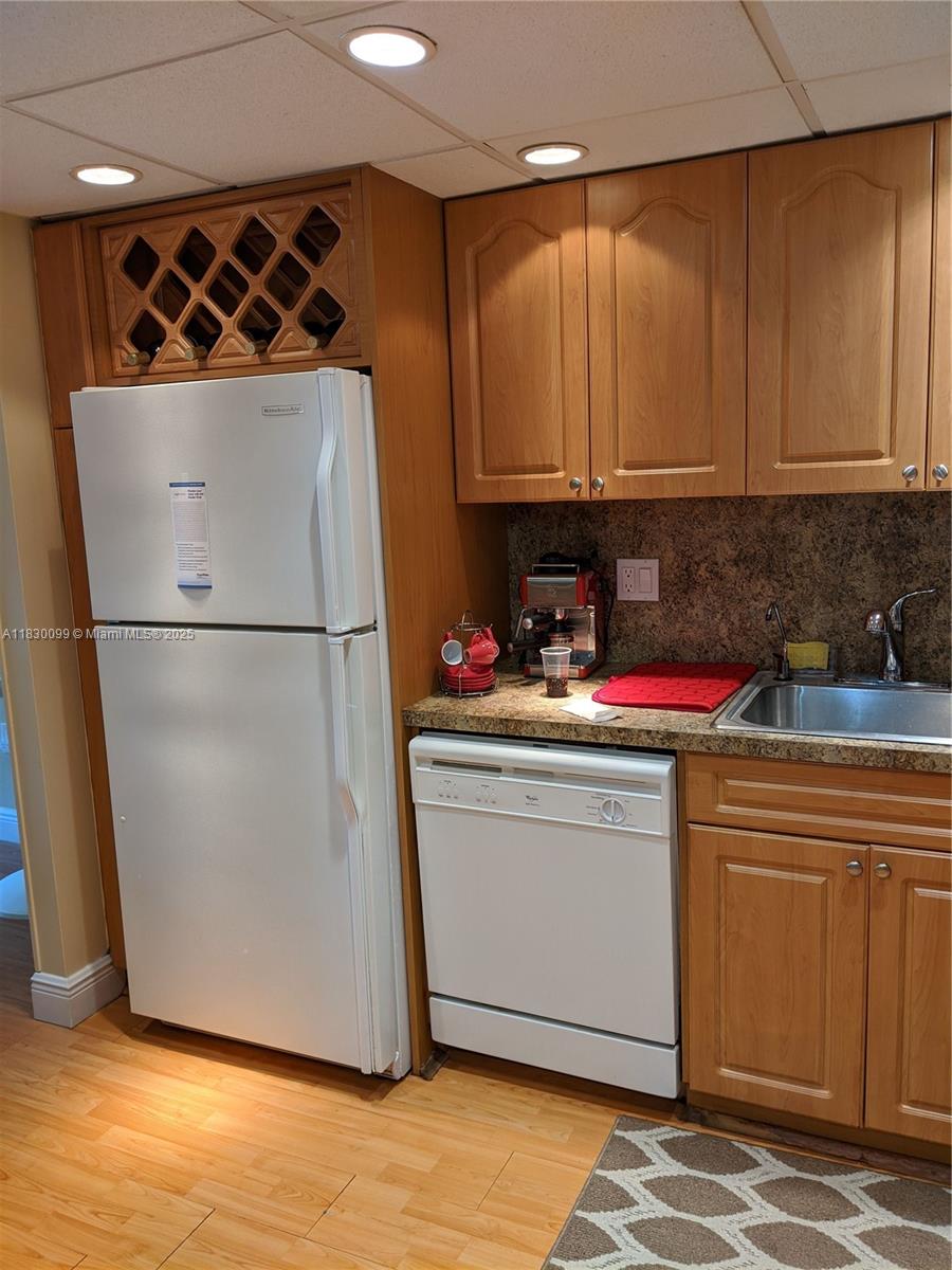 900 Saint Charles Pl L6