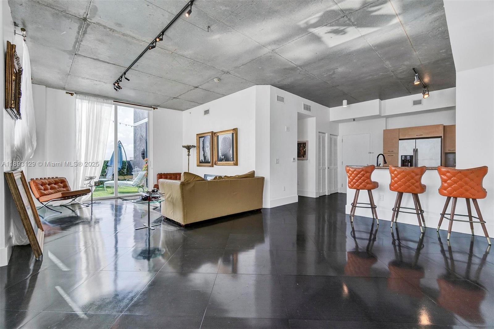 UPTOWN LOFTS CONDO - Residential Lease