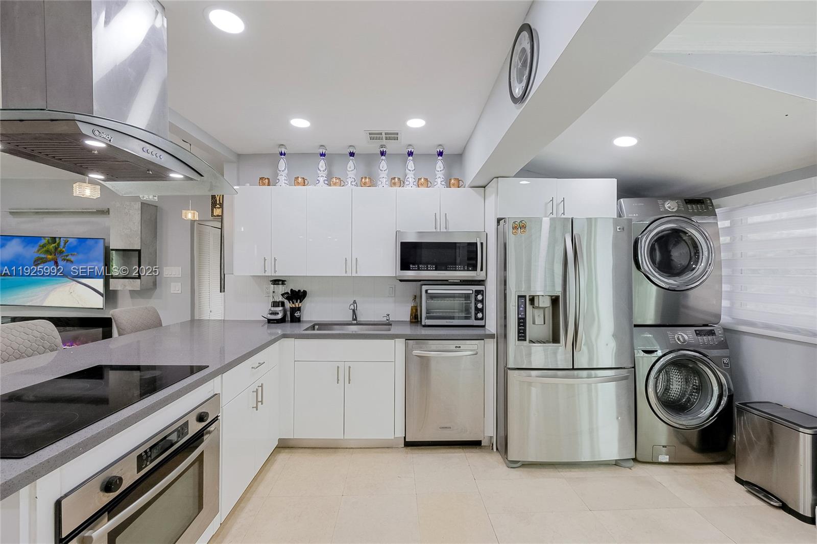 HOLLYWOOD PARK - Residential