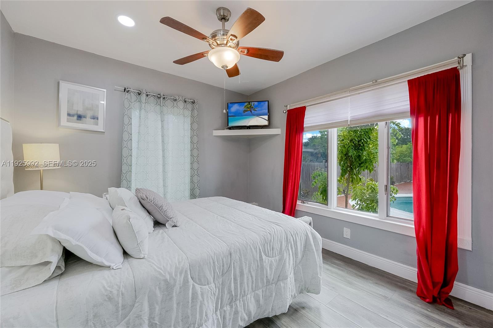 HOLLYWOOD PARK - Residential