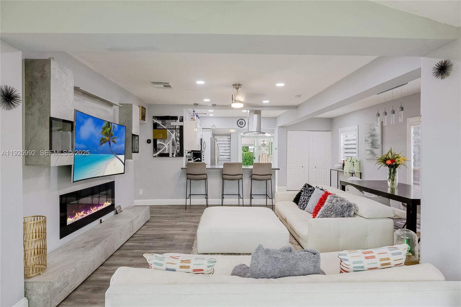 HOLLYWOOD PARK - Residential