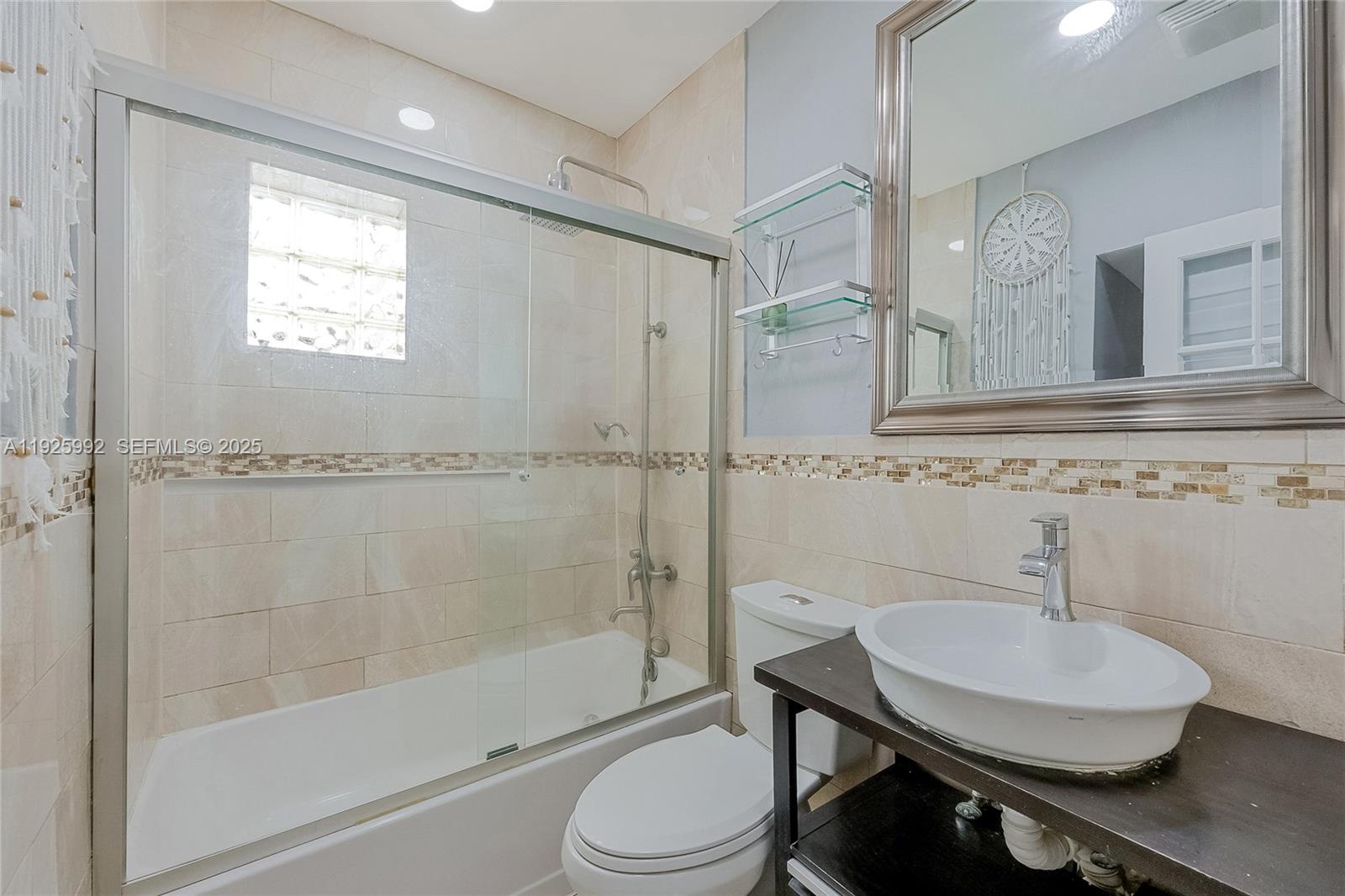 HOLLYWOOD PARK - Residential