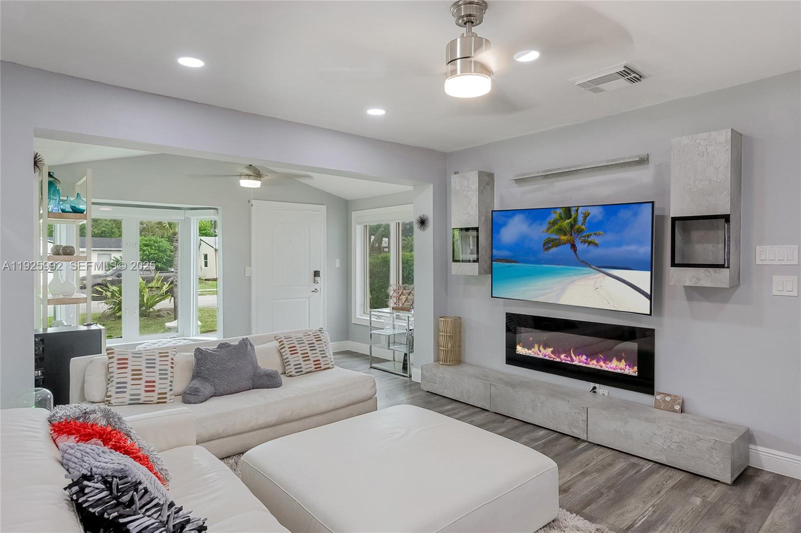 HOLLYWOOD PARK - Residential