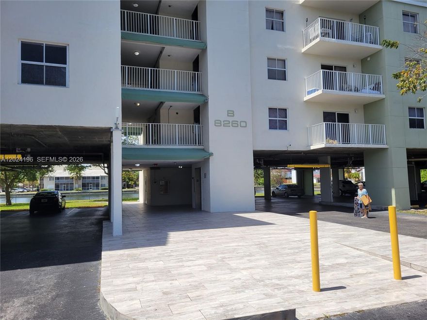 GREAT INVESTMENT OPPORTUNITY, 2/2 GOOD CONDITION CONDO UNIT CORNER IN THE 3rd FLOOR, WASHER AND DRYER INSIDE THE UNIT, AND A/C FOUR YEARS AGO, LAMINATE FLOORS, LOT OF AMENITIES, POOL, GYM, PICNIC AREA WITH BBQ, TENNIS & BASKETBALL COURT, ASSIGNED PARKING SPACE. FOR SHOWING PLEASE USE THE SHOWING TIME. THE UNIT HAS SPECIAL ASSESMENT $ 148.58 MONTHLY UNTIL NOV-2030