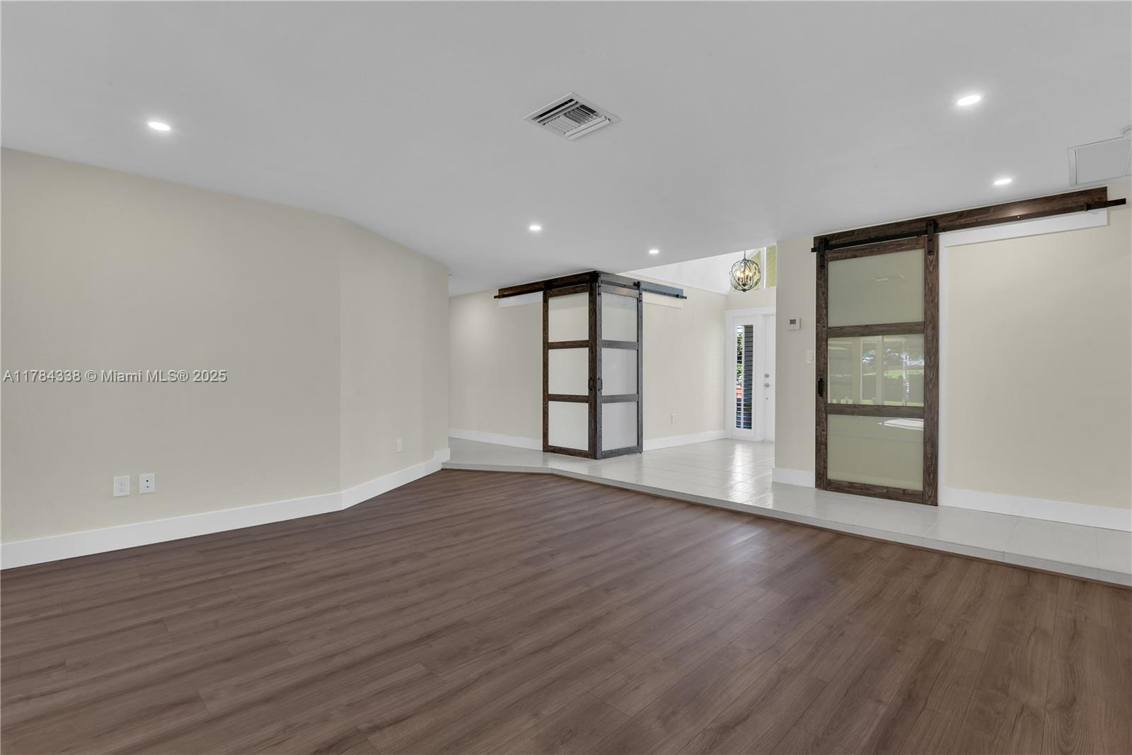 PALM RIVER ESTATES - Residential
