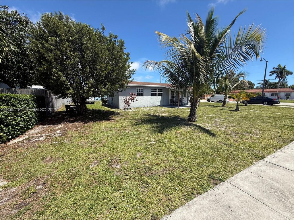 Photo of 1701 NW 6th Ave, Pompano Beach, FL 33060 (MLS # A12004181)