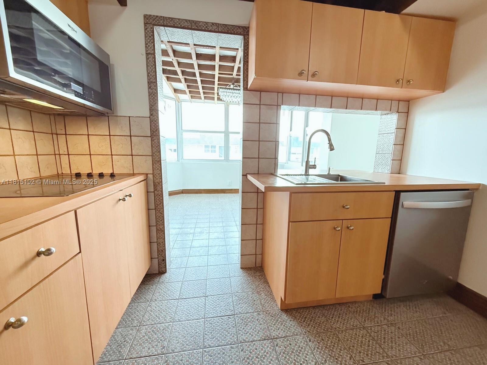 REEF SOUTH CONDO - Residential