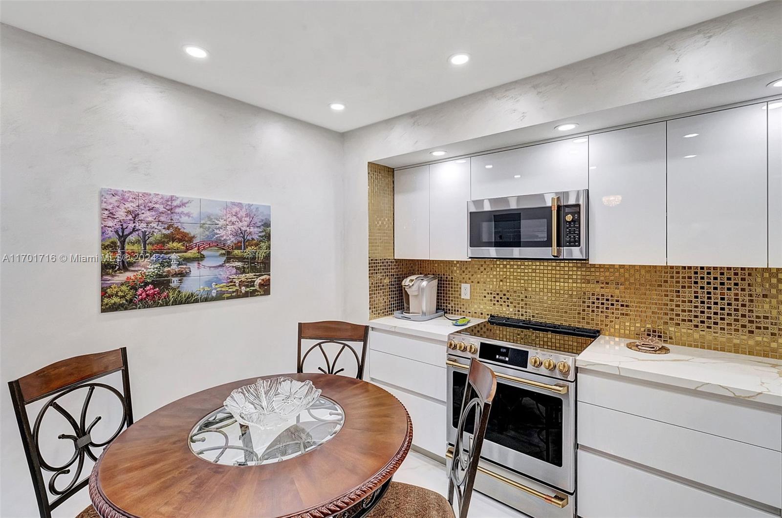 BALMORAL CONDO - Residential Lease