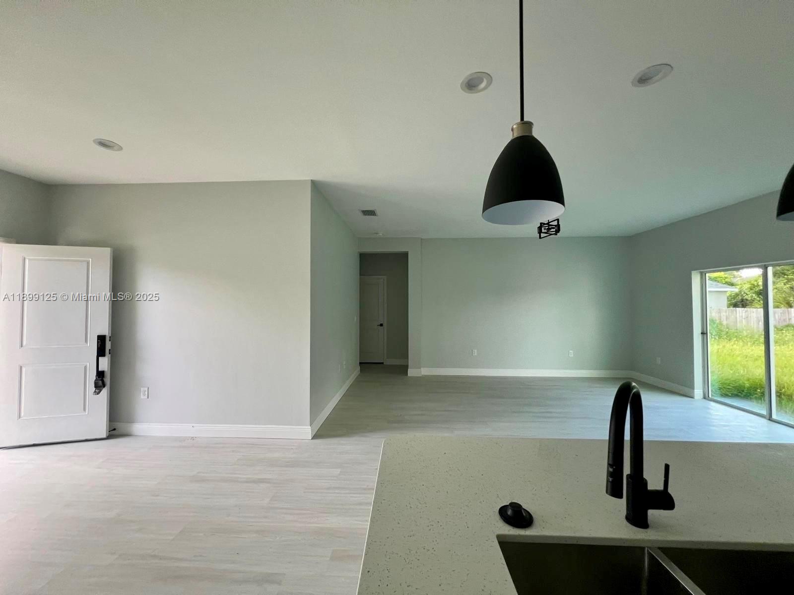 Port Charlotte Sec10-40-22 - Residential Lease